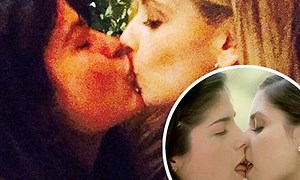 Sarah Michelle Gellar and Selma Blair recreate THAT on-screen kiss