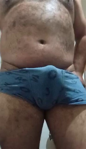 Los mejores maduros y machos aventando leche y cogiendo , pura delicia, ❤️🔥 si quieres ver los videos completos de estos machos mándeme mensaje privado para que te unas al Telegram🤑