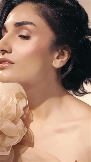 37 reactions · 5 comments | Your perfect compact powder just dropped!  Get ready to meet our Matte Finish Compact Powder in 8 gorgeous shades – made to match all south asian skin tones ✨癩 Soft matte finish  Feels light as air  Locks your look all day  Grab your shade Now !!  Link in the story  #conaturalcosmetics #conatural #shesanatural #glam | Conatural Cosmetics | Facebook