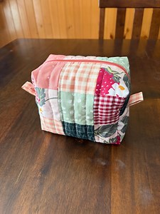 Quilted Boxy Makeup Bag - Cosmetic Bag - Quilted Travel Pouch - Toiletry Bag - Gift for Her - Medium Size Zip Pouch - Strawberry Pattern - Etsy