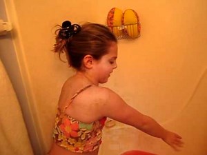 Taylor and Squishy Baff