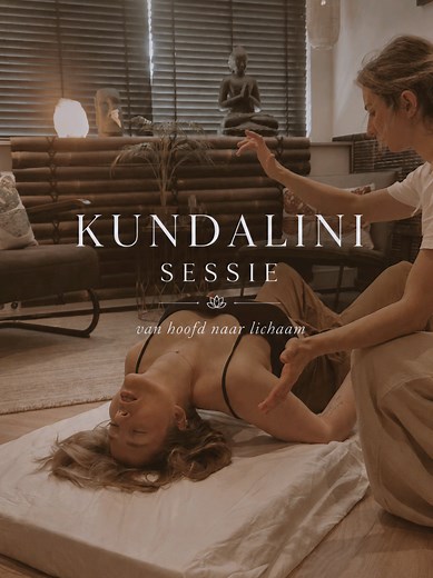 Veel mensen vragen hoe een kundalini sessie eruitziet 👀 Maar eerlijk? Elke sessie is anders. In deze sessie begeleid ik haar vanuit het rootchakra door de verschillende chakra’s heen 🤍 En ja… soms ga ik zelf ook helemaal op in de muziek 😄 #kundalini #kundaliniactivation #energywork #healing #fyp