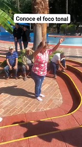 El Foco tonal es un circulo sobre la tierra en el que ocurre un curioso fenómeno, que al estar parado en el centro, y se emite algún sonido este parece tener eco, incluso es tal el efecto que pareciera que se está rodeado de paredes o dentro de un tubo, ¿Por qué es tan interesante el fenómeno? Porque el circulo ¡Esta al aire libre! ¡Ven y vive la experiencia! | Chimulco Parque Acuático