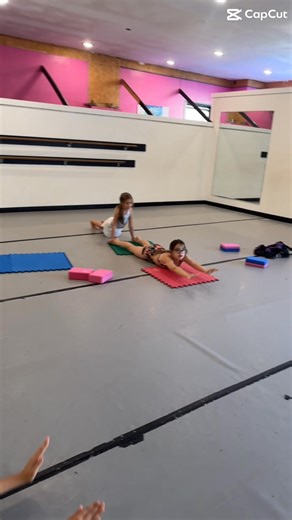 Bodywork returned today! We had some serious dancers in the studio working on flexibility and strength today! Join us next Sunday from 5-6pm for an amazing workout! 🏋️ | GK Dance Company