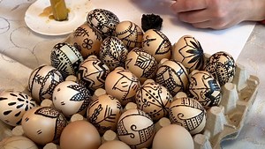 ŠARANJE uskršnjih jaja VOSKOM je prostije nego što mislite - Detaljan VODIČ kako da sami napravite šaralicu i najlepše ornamente