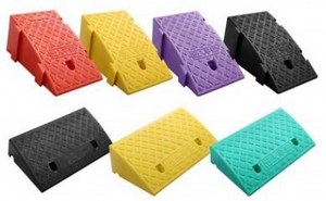 [Hot Item] Various Types Popular Driveway Durable Plastic Speed Bump Road Safety Curb Ramp