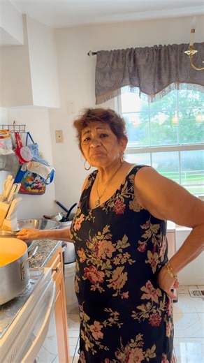 La Tía María on Instagram: "¡Casi me muero esta mañana! 😱"