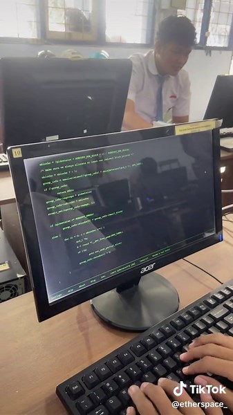 Beliau Bukan Sembarang Beliau: Siapa Dia?
