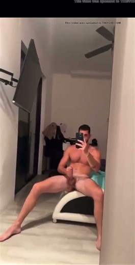 013 - בחור ישראלי גונח וגומר