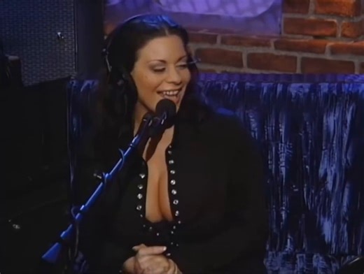 RT @BigTitsLoves: 24 y.o Linsey Dawn McKenzie Shows Off Her Huge Natural Boobs On The TV Show