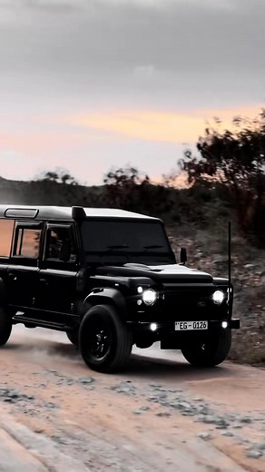 🔥🖤 #trendingreel #trendingpost #trendingvideo #trendingreelsvideo #srilanka #Defender #defenderlife #defenderlove #landrover | Heshan