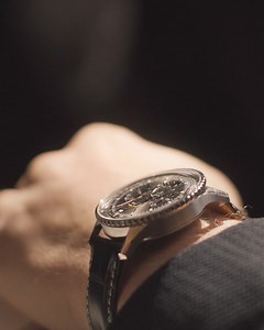 The SWISS limited edition Breitling Navitimer B01 is exclusively available on board SWISS long-haul flights. This rare and exclusive watch is a must have for any aviation enthusiast or adventure seeker. | Swiss International Air Lines