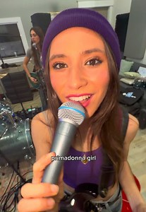 primadonna girl X3🙋‍♀️🙋‍♀️🙋‍♀️@MARINA #primadonnagirl #garageband #cover #girlband #marinaandthediamonds @GRACE ☻︎ @Gabriella @scarlett🌞🎧🎸🎱