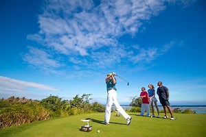 What do you get when you put amateur golfers with big personalities on a golf course against each other? A lot of fun and laughing, that's what. Watch Frank Farina, Igelese Ete, #ChefLanceSeeto & Phillipa Steele go head-to-head in our Land In Fiji Challenge. Also making an appearance is Fiji Rugby 7s Captain Osea Kolinisau Fiji International | Fiji Airways