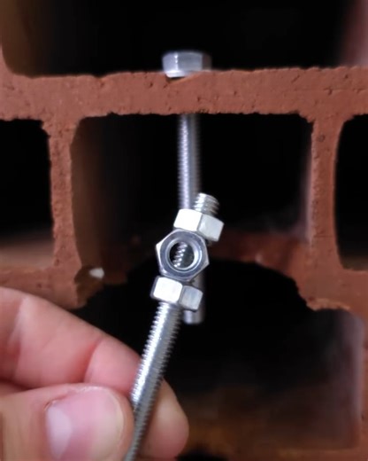 Tool Trick For Tricky Nut Tightening | Travel Addict