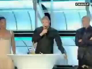 Première prise d’otage 2008 ? Lol On ne force rien. La lumière vient à nous. Le soleil brille pour tous ! Pour l’anecdote Karim m’a pris la main pour que j’monte avec lui pour la remise de son premier Trophée UNFP au côté de Zidane j’ai refusé car c’était son moment et j’ai bien fait. Je l’ai senti en pression mais il a géré comme un homme. On était tous fier de lui. Les haters de ce réseau étaient à ce moment là des petits enfants en bas âge ou peut être pas encore né mais refusent d’accepter l