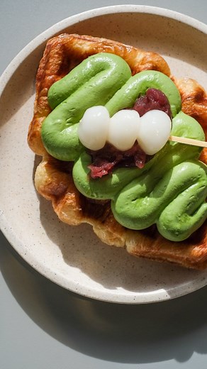 《Matcha Dango 🍡 》 Matcha magic on a croffle, topped with dango bliss🍵 ‐--------------------------------------- @moonandback.syd #sydneycafe #シドニー | eliseaki