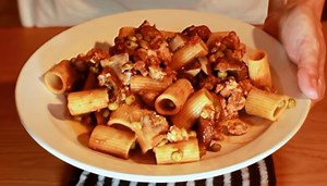 EVO KAKO DA NAPRAVITE NAJUKUSNIJI BOLONJEZE SOS: Tajna se krije u ova 2 SASTOJKA! (RECEPT, VIDEO)