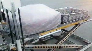 1.6K views · 235 reactions | کورونا وباء کے بعد موسم گرما کے پہلے پاکستانی آم چین کے شہر کنمنگ پہنچ گئے، چین میں پاکستانی آم کی وسیع طلب موجود ہے، توقع ہے سی پیک سے پاکستانی برآمدات میں نمایاں اضافہ ہو گا | چین اردو | Facebook