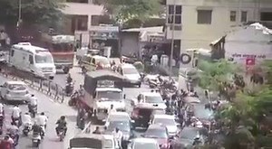 22K views · 395 reactions | အေရးေပၚလူနာတင္ကားေတြကို ဘာေၾကာင့္ လမ္းေပးသင့္တာလဲ ဗီဒီယိုၾကည့္ရင္ သိပါလိမ့္မယ္။ | Myanmar Live | Facebook