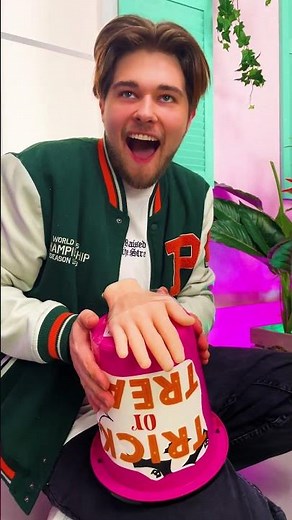 Halloween Hilarity: Epic Trick or Treat Prank! 🎃😂