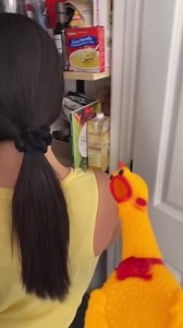 Chicken scaring my wife 😂 | Chris & Che Media