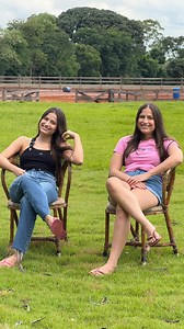 63K views · 64 reactions | quem se identifica? kkkk #amigas #conversa #whats #meme | Júlia e Rafaela | Facebook