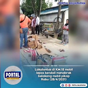 18K views · 145 reactions | Lakalantas di KM 18 Jl Soekarno Hatta, Balikpapan Utara, mobil terios lepas kendali menabrak belakang mobil pikap yang sedang parkir bongkar barang. Korban mengalami luka dibawa ke RS terdekat. Kejadian ini sudah dalam penanganan pihak berwajib, VIDEO: Istimewa | Portal Balikpapan | Facebook