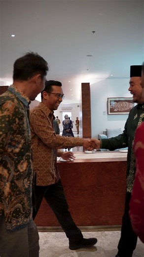 Kami sangat senang dapat menjadi tuan rumah acara buka puasa bersama Friends of Australia. Acara yang istimewa ini memberikan kesempatan bagi kami untuk merayakan kebersamaan dan persahabatan 🇦🇺🤝🇮🇩 yang kuat selama bulan yang penuh berkah ini. -- We were delighted to host another buka puasa with Friends of Australia. This wonderful gathering allowed us to celebrate togetherness and the strong 🇦🇺🤝🇮🇩 friendship during this blessed month. | Australian Embassy - Jakarta, Indonesia