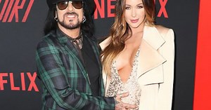 Rocker U60 và vợ trẻ đón "công chúa nhỏ"