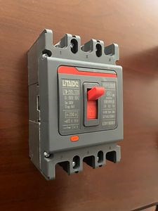 [Hot Item] Reliable M1 Overload Protector 250A MCCB for AC380 Systems