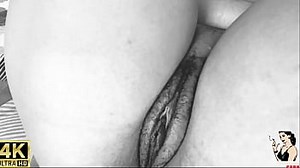 Traier - Il figliastro filma e riceve il video della figlioccia che si masturba con un mega dildo nella figa - Andressa Castro