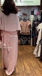 Ohhh en weer zo’n beauty van een jurk!!! Deze is van Hermann Lange 💖 we hebben haar op dit moment van maat 38 tm 50 op voorraad, eventueel met de bijpassende shawl #voilarotterdam #rotterdam #dress #hermannlange #hermannlange_collection_select #instafashion #jurk #spring #bruiloft #wedding #partydress #fashion #pastel #feestjurk #huwelijk #bruiloftinspiratie #party #happy #shine #woman #femme #cocktailparty #fashionblogger | Voila Rotterdam