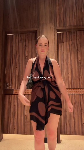 wearing @OchreLane 🤎#fiji