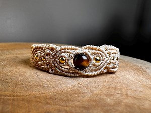 Bracelet Orphira en micro macramé avec pierre Œil du tigre et acier inoxydable doré - Etsy France