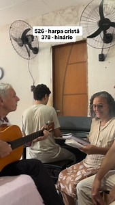 20K views · 773 reactions | Quem conhece as duas versões? #ezequielezeli #compartilhe #ccb #harpa #cristã | Ezequiel Zeli | Facebook