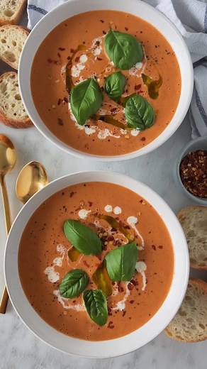 This homemade Roasted Tomato Basil Soup is an easy and delicious meal to make during tomato season! It's super flavourful with fresh herbs. GET THE RECIPE: https://thegirlonbloor.com/roasted-tomato-basil-soup/#recipe | The Girl on Bloor - Healthy, easy recipes for busy people