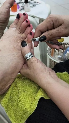 Mani-Pedicure Set: Sariling Alaga sa Paa