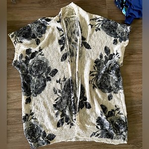 Abercrombie long duster sweater jacket cardigan grey black cream floral