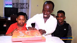 Catoosh yare oo suprise u sameeyey fanaanin caan ah ila arag kawac chef sheegow 0611015080 | Durdur Media Group