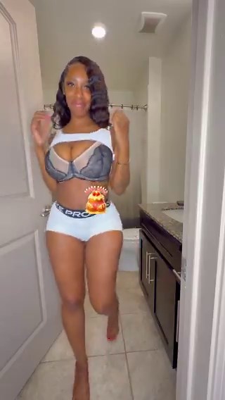 RT @DrekaCakez: You Prefer Big Ass🍑 Or Big Tits👀?