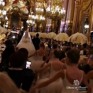 2.3K views · 21 reactions | Aquele casamento de cair o queixo! Local? Ópera Garnier de Paris, França!蘆♥️ | Noivas do Brasil | Facebook