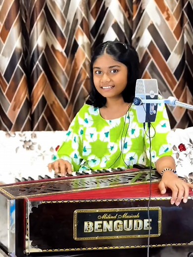 173K views · 7.1K reactions | Mohe panhat par Nandalal chhed gayo re... A beautiful song from the movie Mughal e Azam... Hope You like this krishna song.. #musician #bollywoodsongs #hindisong #LataMangeshkar #bestsong #harmonium #hindustan #best #shrutibhande Lata Mangeshkar Asha Bhosle Lata Mangeshkar Fan Club Suresh Wadkar Shreya Ghoshal Bollywood songs Old Hindi Song Lata mangeshker | Musical Shruti | Facebook