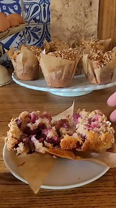 Plum crumble muffins ❤️ Watch the baking video here: https://www.instagram.com/reel/DPJRlxAjMbr/?igsh=MWFpZDh2MGJzeXNsZQ== ❤️ Plum Crumble Muffins ❤️ Makes: 12 small / 8 big Prep: 20 mins Bake: 25-30 mins ❤️ Muffin 100ml vegetable oil 80g caster sugar 80g maple syrup 150g plums, diced 1 medium egg 120g natural yoghurt 60ml milk 210g plain flour 1.5 tsp baking powder ½ tsp ground cinnamon Pinch salt ¼ tsp bicarbonate of soda ❤️ Crumble topping 50g flour 55g porridge oats 50g maple syrup Pinch cin