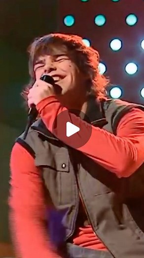 Cris Morena on Instagram: "Feliz cumple @lanzanipeter !! ❤️🙌 Me emociona muchísimo ver todo lo que hiciste con tu Camino del Artista… Que tengas un excelente día! 💫 #casiangeles #thiago #chiquititas #marythiago"