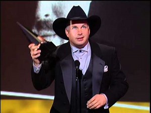 Garth Brooks wins Country Album-AMA 2000
