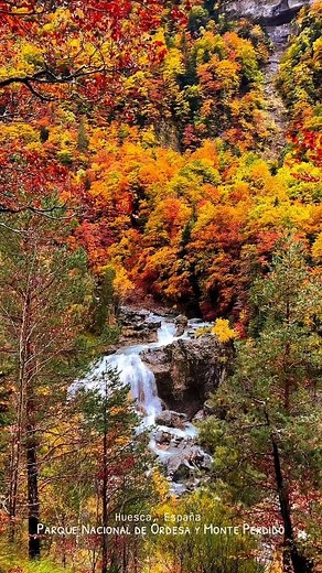 🍁🍂😍OTOÑO😍🍁🍂 . MARAVILLOSOS COLORES ♥️✨️😍🍁🍂 . Parque Nacional de Ordesa y Monte Perdido🍁🍂♥️✨️😍 . Hermoso video por @kellynvelaquez | España Spain