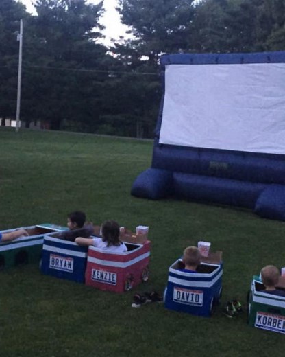 Ohio aunt creates elaborate backyard 'drive-in' theater to 'build memories'