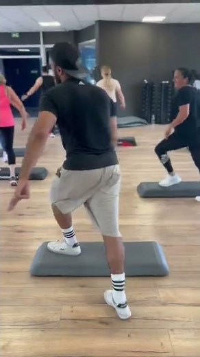 Cours de Step avec un bloc en 32 temps, vous aimez bien 😁?#step #stepfitness #fitness #dance #fit