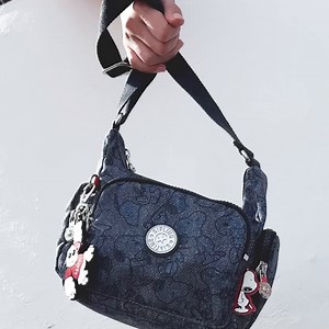 Kipling x Peanuts - because adventure is better with a loyal companion. Snoopy http://spr.ly/6183uWjrR #ForTheDreamers #KiplingxPeanuts #Snoopy #NeverWithoutMyKipling #LiveLight | Kipling